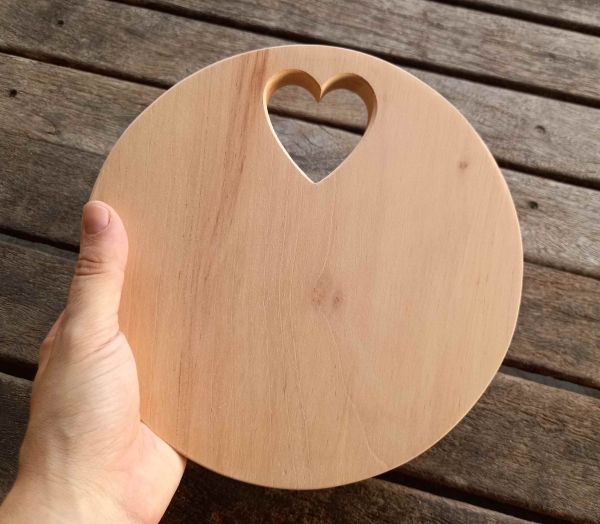 Tábua redonda heart 20 cm natural
