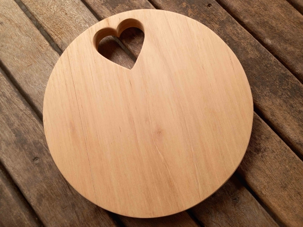 Tábua redonda heart 25 cm natural
