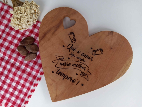 Tábua de coração vazado personalizada - Image 3