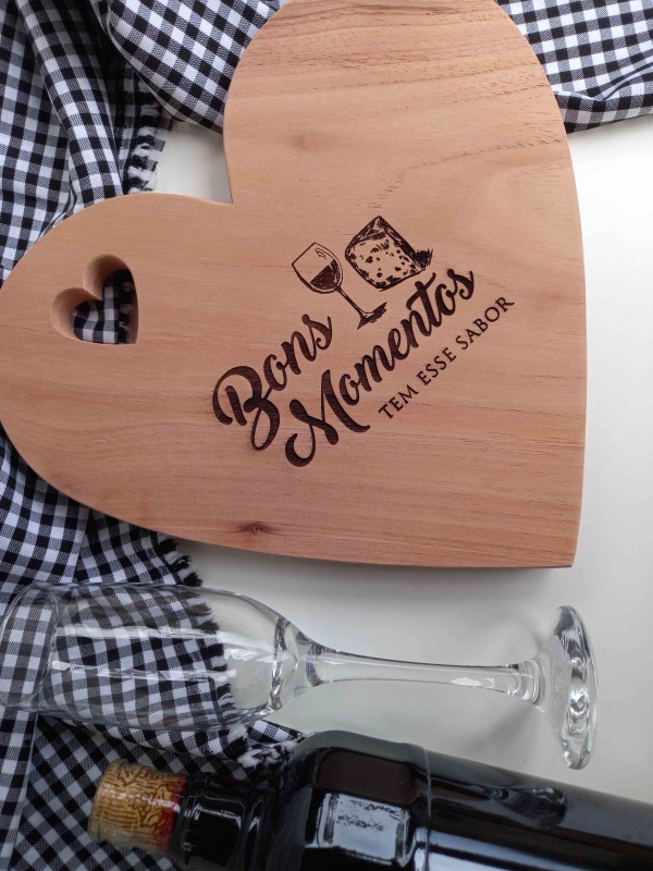 Tábua de coração vazado personalizada - Image 2