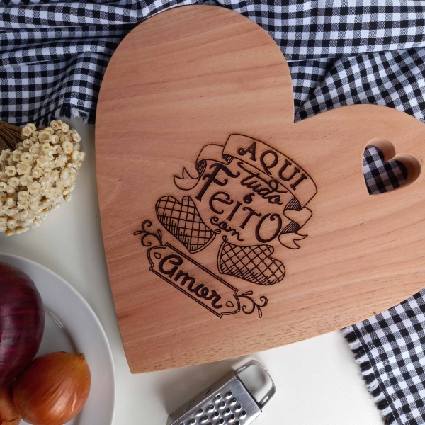 Tábua de coração vazado personalizada - Image 4