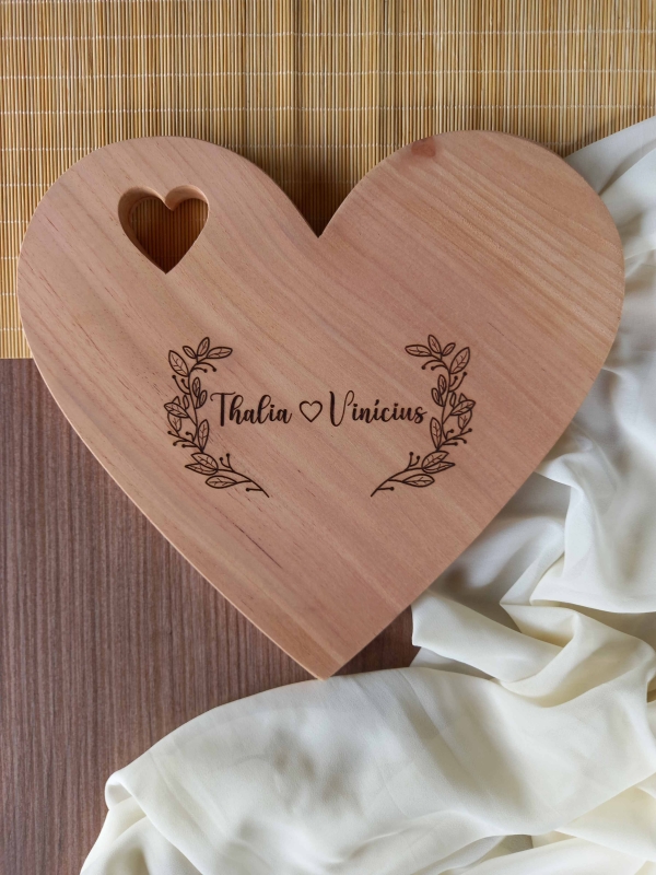 Tábua de coração vazado personalizada - Image 5